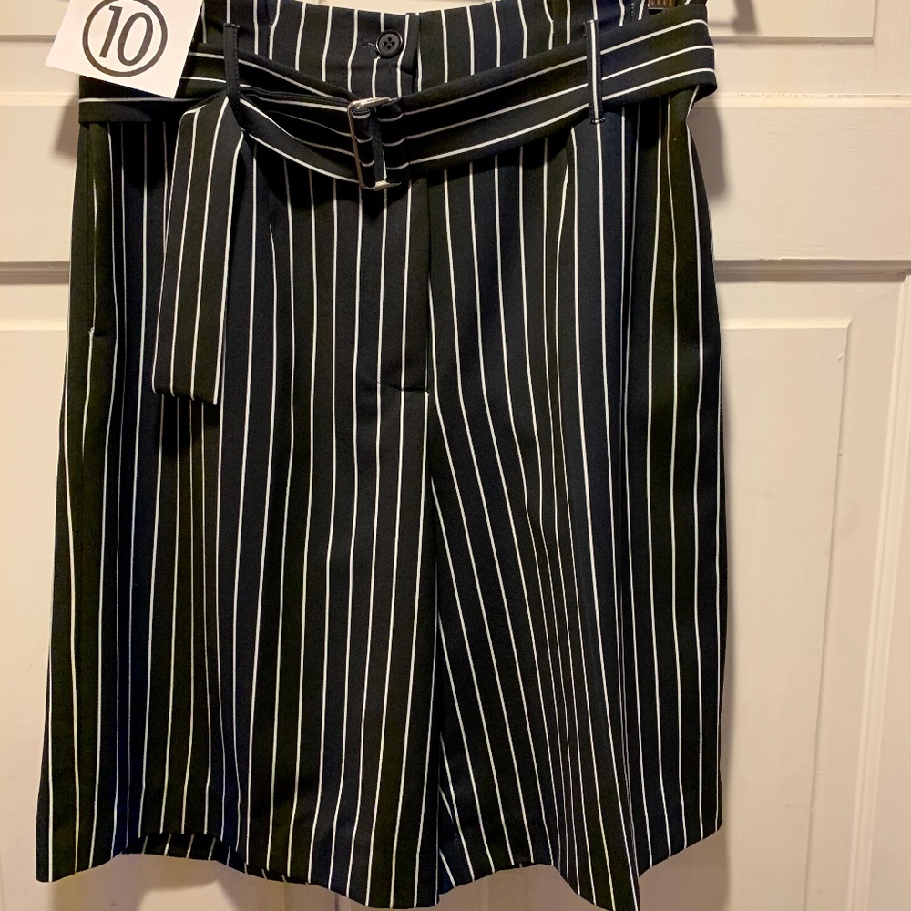 INSIGHT New York ~ NWT!!~ Bermuda Shorts